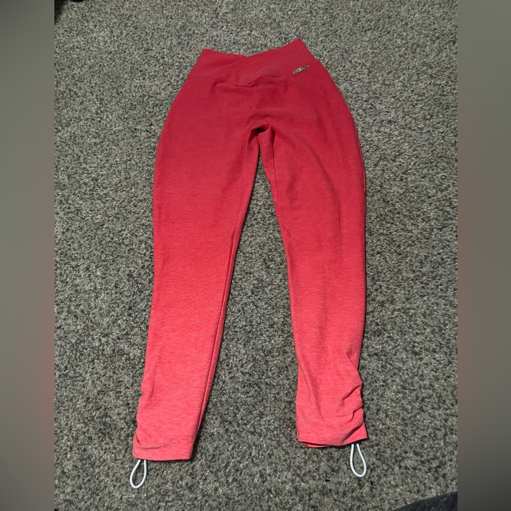 NWOT Bombshell Toggle Leggings
